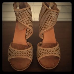 Vero Cuoio leather heels in a nude color